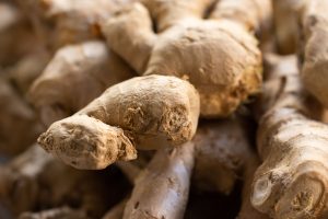 Racines de gingembre frais brut détaillées